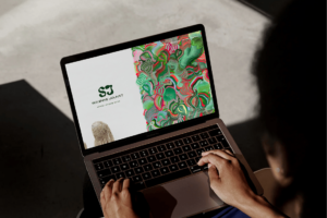 Création de site web, UI design et direction artistique de l'artiste Solenne Jolivet. Studio de création d'application mobile et design graphique